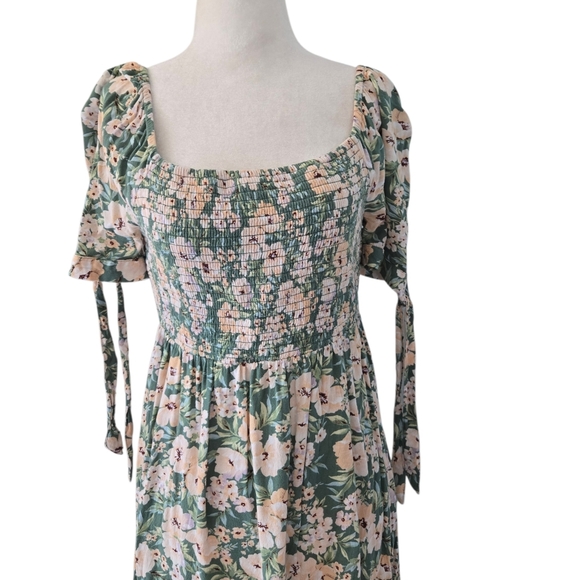 American Eagle  Off Shoulder Floral Smocked Cotton Sundress Sze Medium - Picture 8 of 9